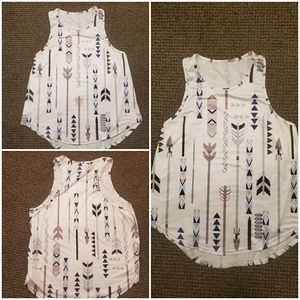 Sleeveless arrow shirt